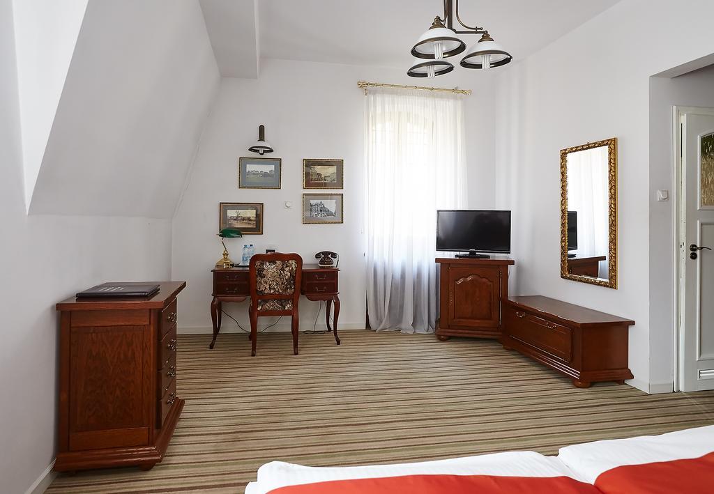 Hotel Palac W Myslecinku ビィドゴシュチュ エクステリア 写真